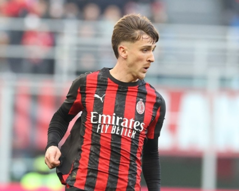 تعادل ميلان وساسوولو 2-2: صدارة الدوري الإيطالي في خطر