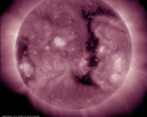 Jeddah Astronomy Society: A coronal hole and a magnetic storm will hit Earth soon