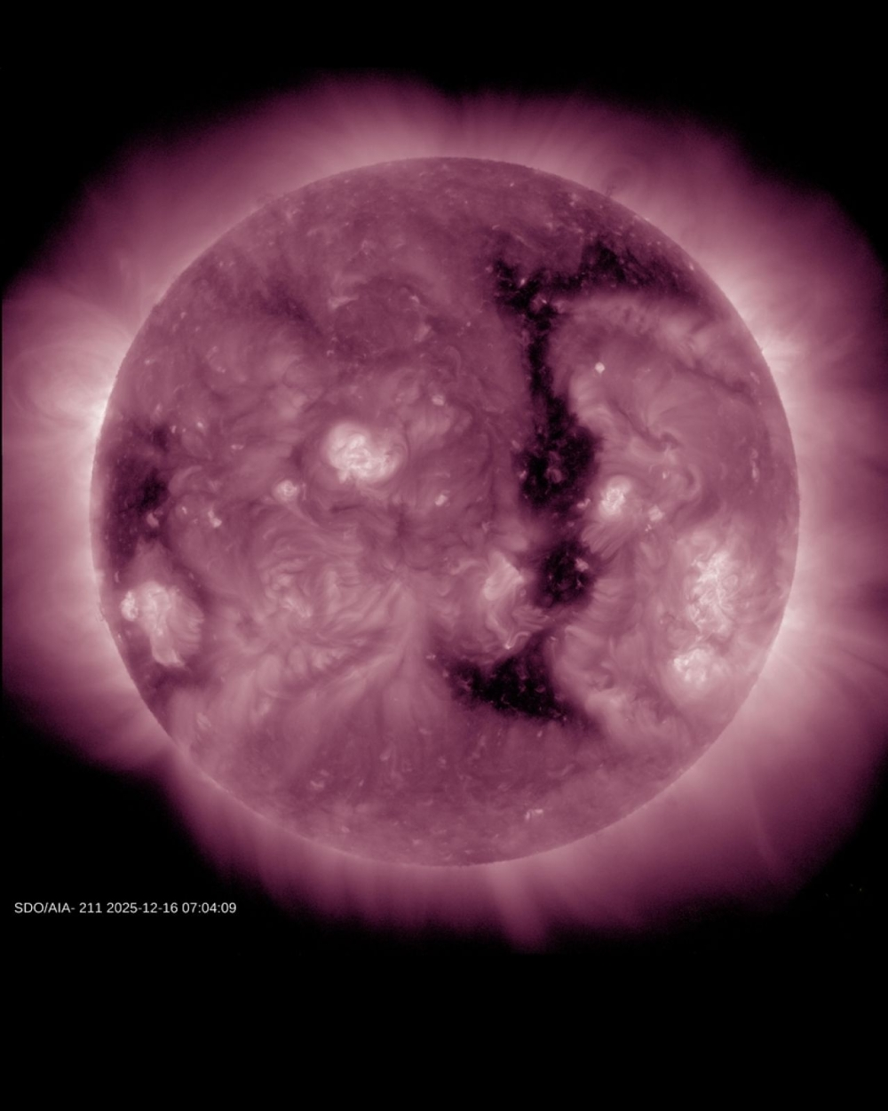 Jeddah Astronomy Society: A coronal hole and a magnetic storm will hit Earth soon