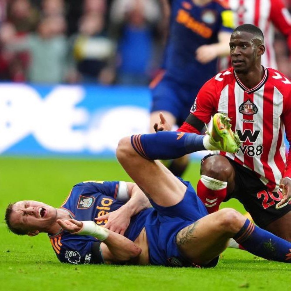 نيوكاسل يونايتد يفقد مدافعه دان بيرن لأسابيع بسبب الإصابة