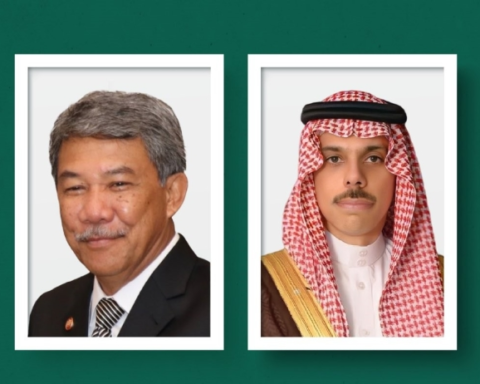 وزير الخارجية السعودي يبحث العلاقات والمستجدات مع نظيره الماليزي