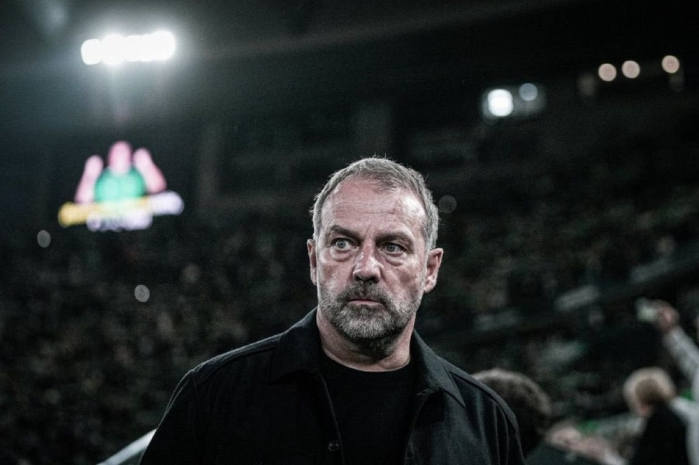 فليك يفرض الانضباط في برشلونة ويكشف مصدر التسريبات