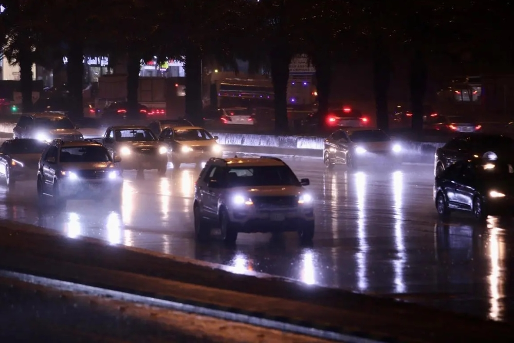 إنذار أحمر بالرياض والشرقية: تحذير من أمطار غزيرة وسيول