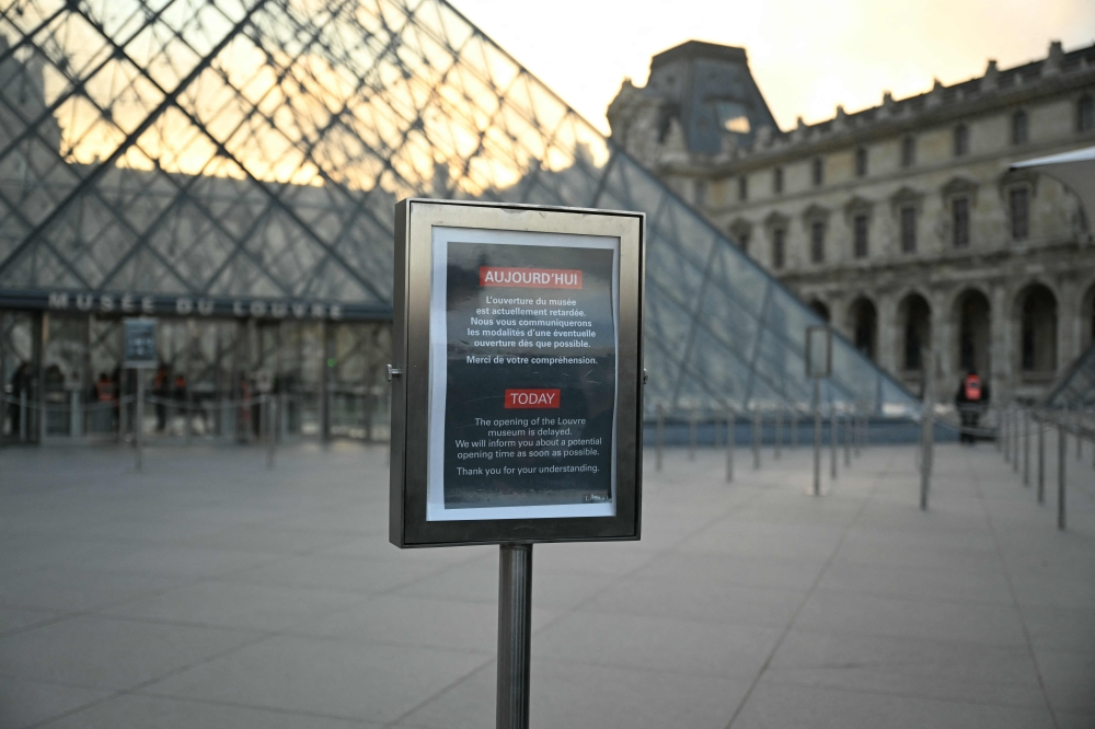 The Louvre partially reopens despite the strike... a crisis of confidence and security