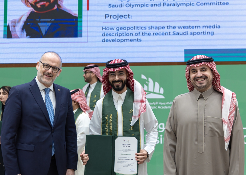 Fahd bin Jalawi honors graduates of the Olympic Studies Diploma in Riyadh