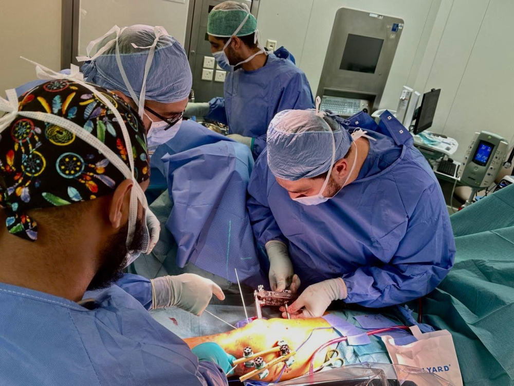 جراحة تشوه عظم الفخذ بتقنية متقدمة في مدينة الملك عبدالله الطبية