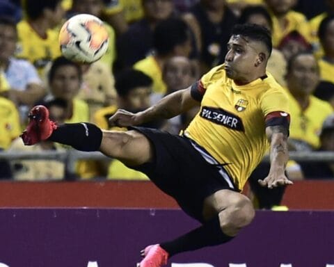 مقتل ماريو بينيدا مدافع الإكوادور رمياً بالرصاص - تفاصيل صادمة