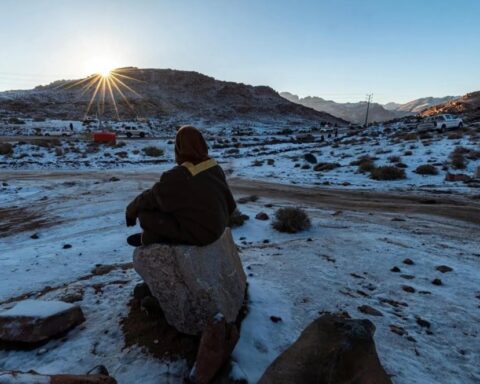 تساقط الثلوج في المجمعة والغاط: تفاصيل طقس السعودية اليوم