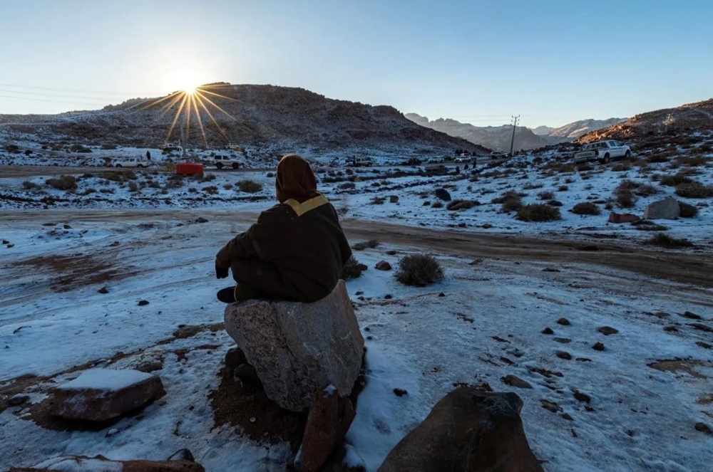 تساقط الثلوج في المجمعة والغاط: تفاصيل طقس السعودية اليوم