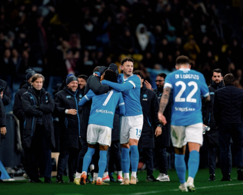 نابولي يهزم ميلان ويبلغ نهائي السوبر الإيطالي في الرياض