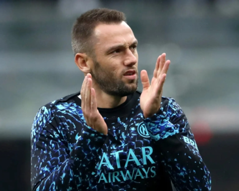 الاتحاد يفاوض ستيفان دي فري مدافع إنتر ميلان