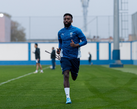 حمد اليامي يشارك في تدريبات الهلال قبل مواجهة الشارقة