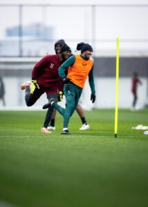 الاتفاق يواجه الرياض: خطة الشهري وصفقات الشتاء في دوري روشن