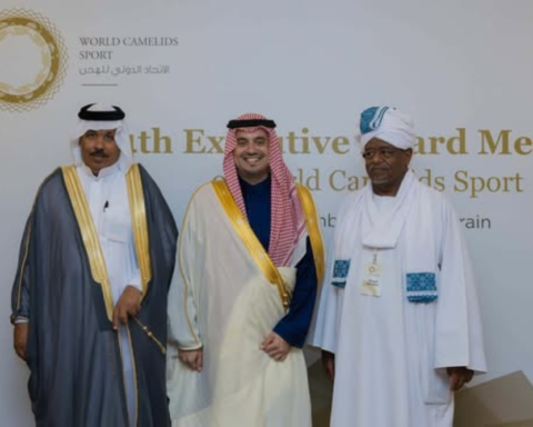 الاتحاد الدولي للهجن يبحث في البحرين تطوير الرياضة عالمياً