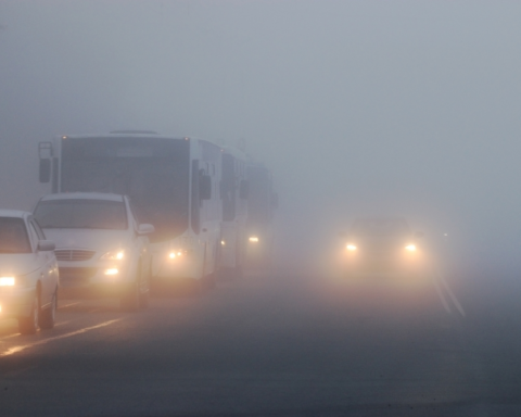 طقس الجوف: ضباب كثيف وتدني الرؤية في القريات وطبرجل