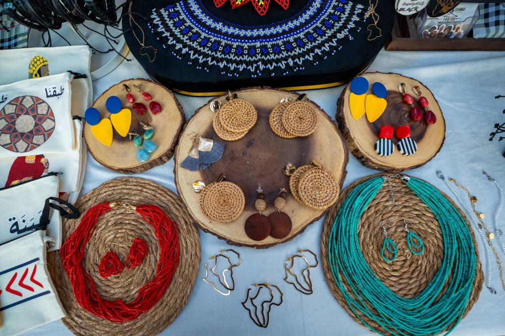 جانب من العروض الفلكلورية السودانية في حديقة السويدي