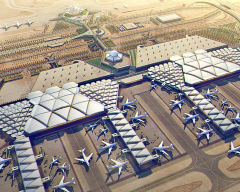 مطار الملك خالد: عودة العمليات التشغيلية وآلية تسليم الحقائب