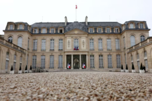 سرقة قصر الإليزيه: محاكمة موظف بتهمة سرقة مقتنيات ثمينة