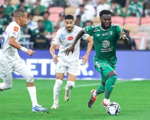 أسعار تذاكر مباراة الفتح والأهلي في دوري روشن وموعد اللقاء