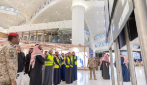 وزير النقل يوجه بتكثيف الأداء وتطبيق لائحة المسافرين بمطار الملك خالد