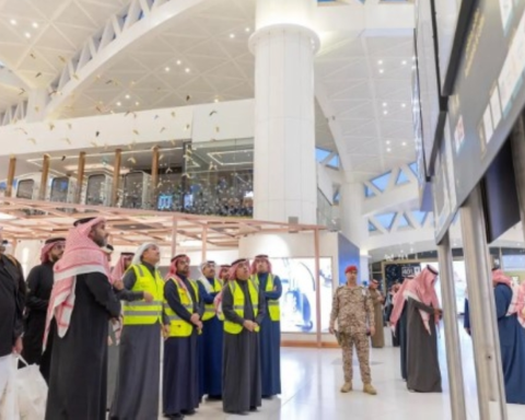 وزير النقل يوجه بتكثيف الأداء وتطبيق لائحة المسافرين بمطار الملك خالد