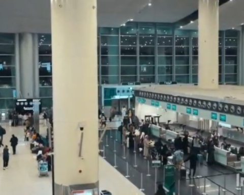 انسيابية حركة السفر بمطار الملك خالد وتوجيهات وزير النقل