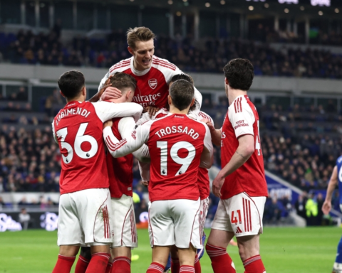 أرسنال يهزم إيفرتون ويستعيد صدارة الدوري الإنجليزي 2025