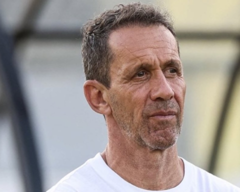 رامون بلانيس يقترب من إدارة المنتخب السعودي: التفاصيل الكاملة