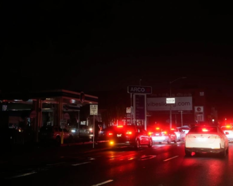 انقطاع الكهرباء في سان فرانسيسكو يربك النقل ويغرق الآلاف في الظلام