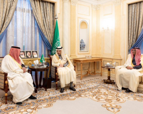 وزير الخارجية يبحث مع البديوي تعزيز العمل الخليجي المشترك