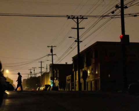 انقطاع الكهرباء في سان فرانسيسكو: تحذيرات للسكان وتوقف الخدمات