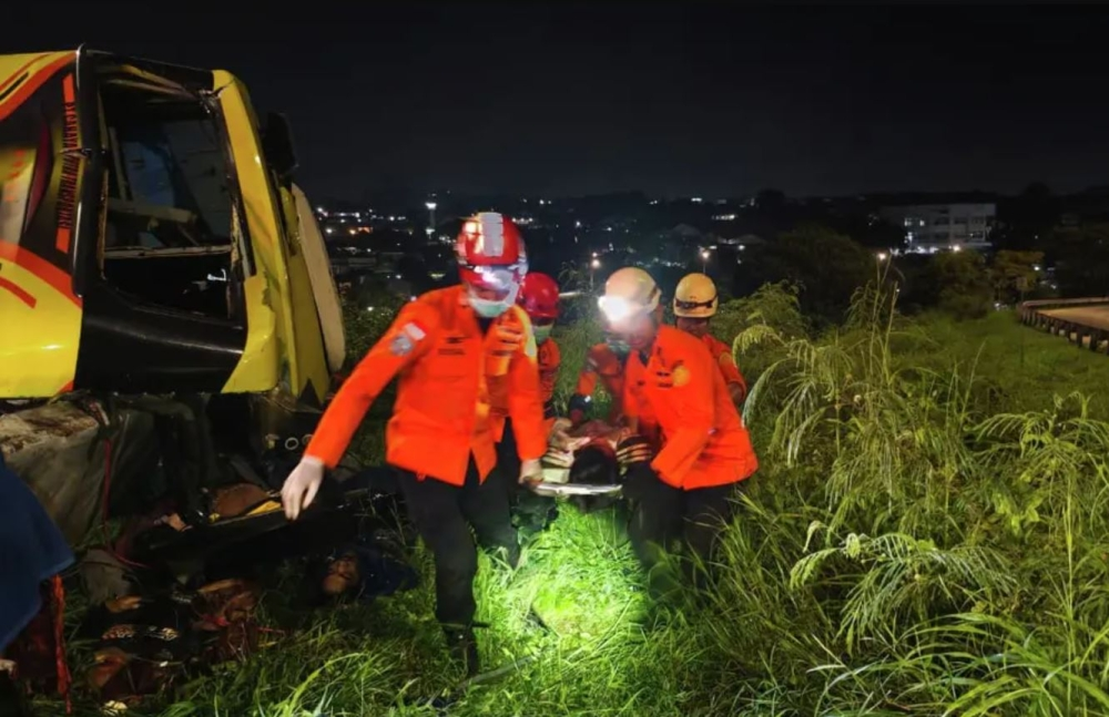 حادث حافلة إندونيسيا: مصرع 15 وإصابة 19 في جاوة الوسطى