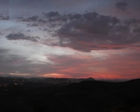 حالة الطقس اليوم: أمطار وضباب ورياح نشطة في السعودية