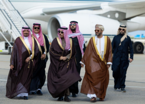 وزير الخارجية يصل مسقط: انطلاق أعمال مجلس التنسيق السعودي العماني