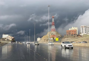 طقس مكة المكرمة: أمطار خفيفة ورياح نشطة حتى المساء