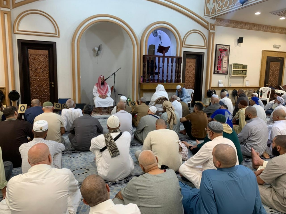 الشؤون الإسلامية تنظم برامج توعية للمعتمرين بلغات عدة