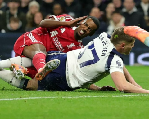 إصابة ألكسندر إيزاك بكسر في الساق: صدمة لليفربول وجراحة عاجلة