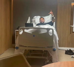 نيمار يخضع لجراحة ناجحة في الركبة: تفاصيل العودة للملاعب