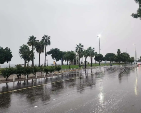 الإنذار الأحمر في عسير: أمطار غزيرة وسيول حتى 8 مساءً