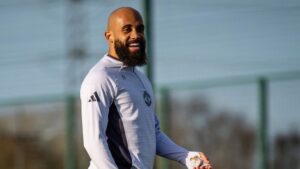 مبومو يقود الكاميرون في أمم إفريقيا بالمغرب: تحديات وطموحات