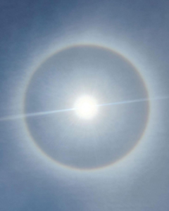 هالة الشمس في الشتاء: تفسير فلكية جدة للظاهرة البصرية