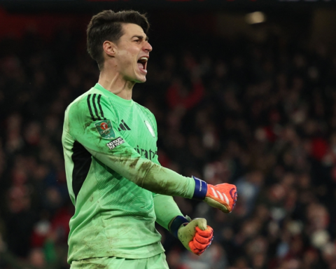 كيبا يتحدى تشلسي: أرسنال في نصف نهائي كأس الرابطة