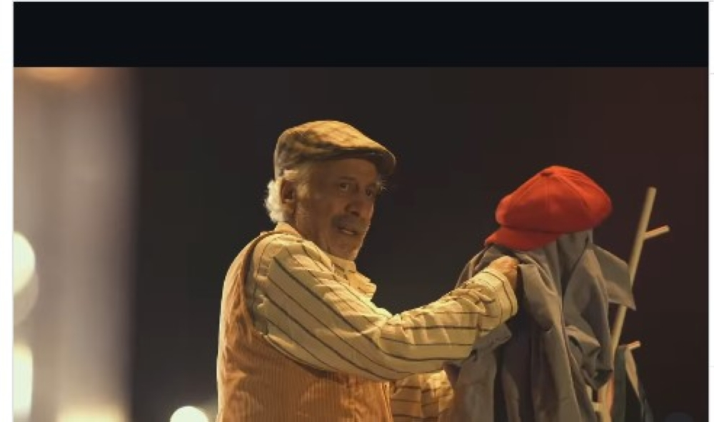 أيمن زيدان في مشهد من المسرحية