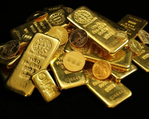 الذهب يتجاوز 4500 دولار والفضة تسجل مستويات تاريخية