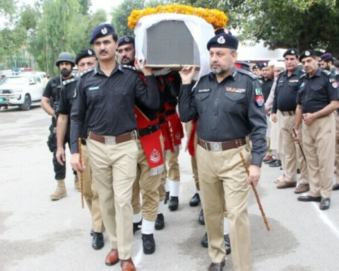 رابطة العالم الإسلامي تدين مقتل 5 شرطيين في هجوم باكستان