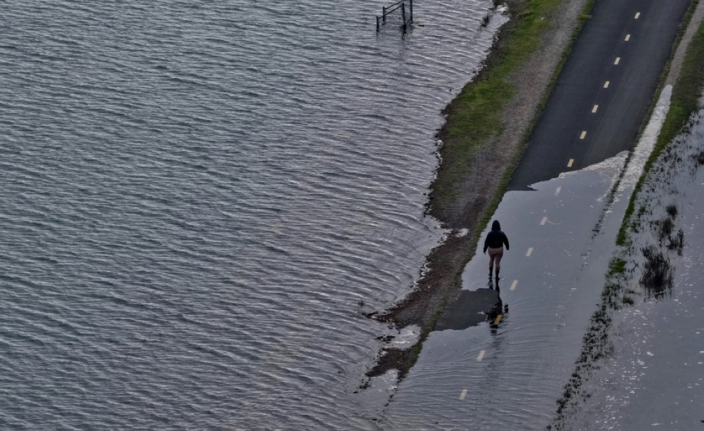 لوس أنجلوس تعلن الطوارئ: فيضانات عارمة تضرب كاليفورنيا