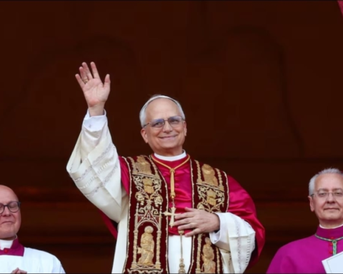 البابا لاوون يدين الحرب في غزة ويتضامن مع النازحين في عظة الميلاد