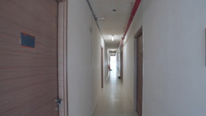 إيقاف السجلات التجارية لمخالفي اشتراطات السكن الجماعي للعمالة