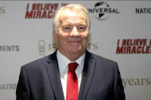 وفاة جون روبرتسون أسطورة نوتنجهام فورست وبطل أوروبا مرتين