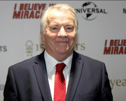 وفاة جون روبرتسون أسطورة نوتنجهام فورست وبطل أوروبا مرتين